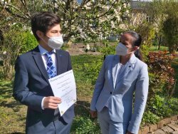 Europabotschafterin Schwarz mit dem frisch ernannten MR-Juniorbotschafter