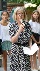 Frau Direktor Leibnitz eröffnet das Sommerfest