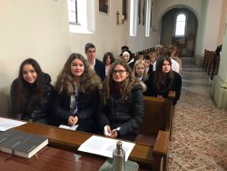 Schutzengelgebet der 1. und 7. Klassen