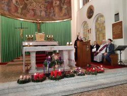 Adventkranzsegnung in unserer Kirche