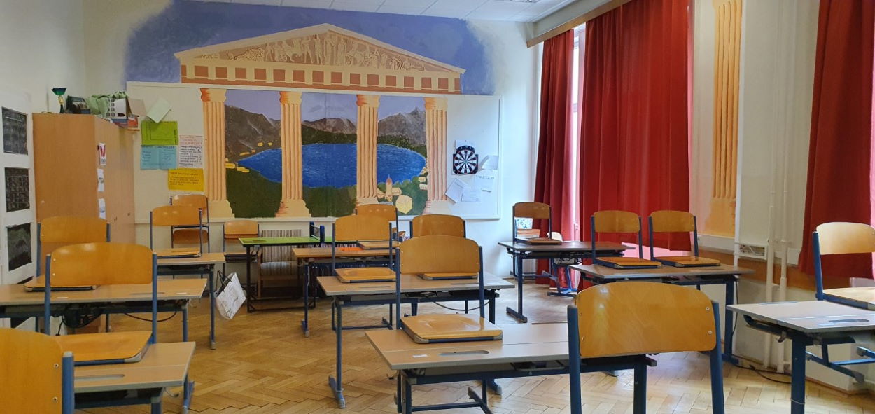 Im römischen Stil ausgemalter Klassenraum Im römischen Stil ausgemalter Klassenraum