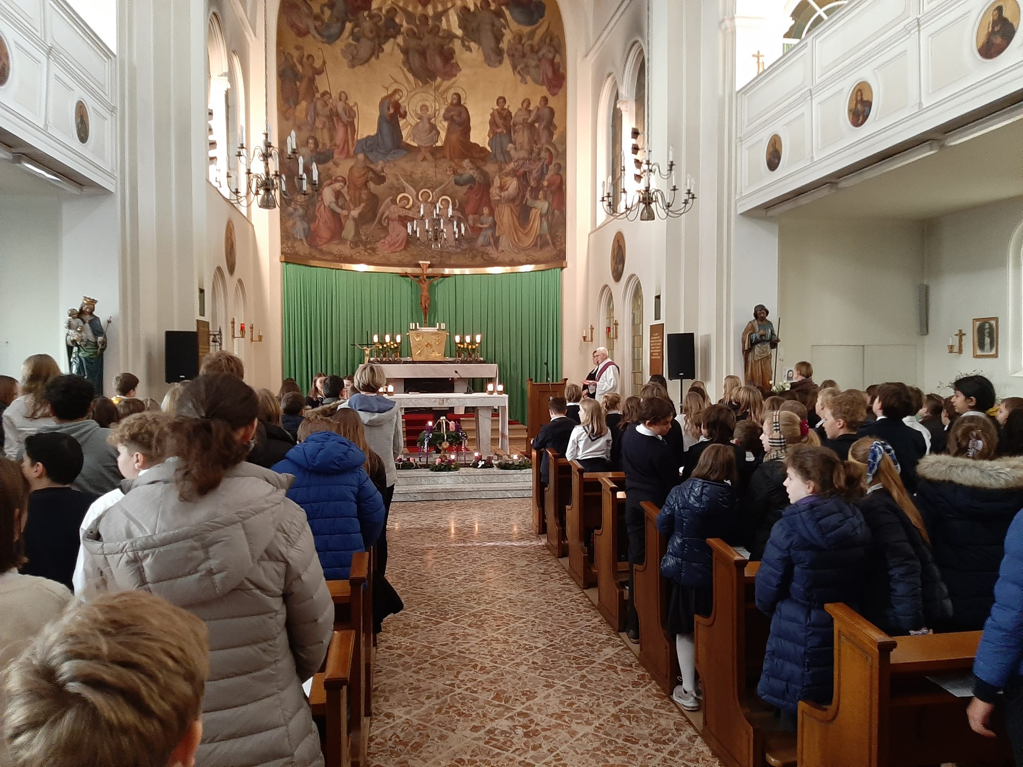 Schulmesse in unserer Kirche Schulmesse in unserer Kirche