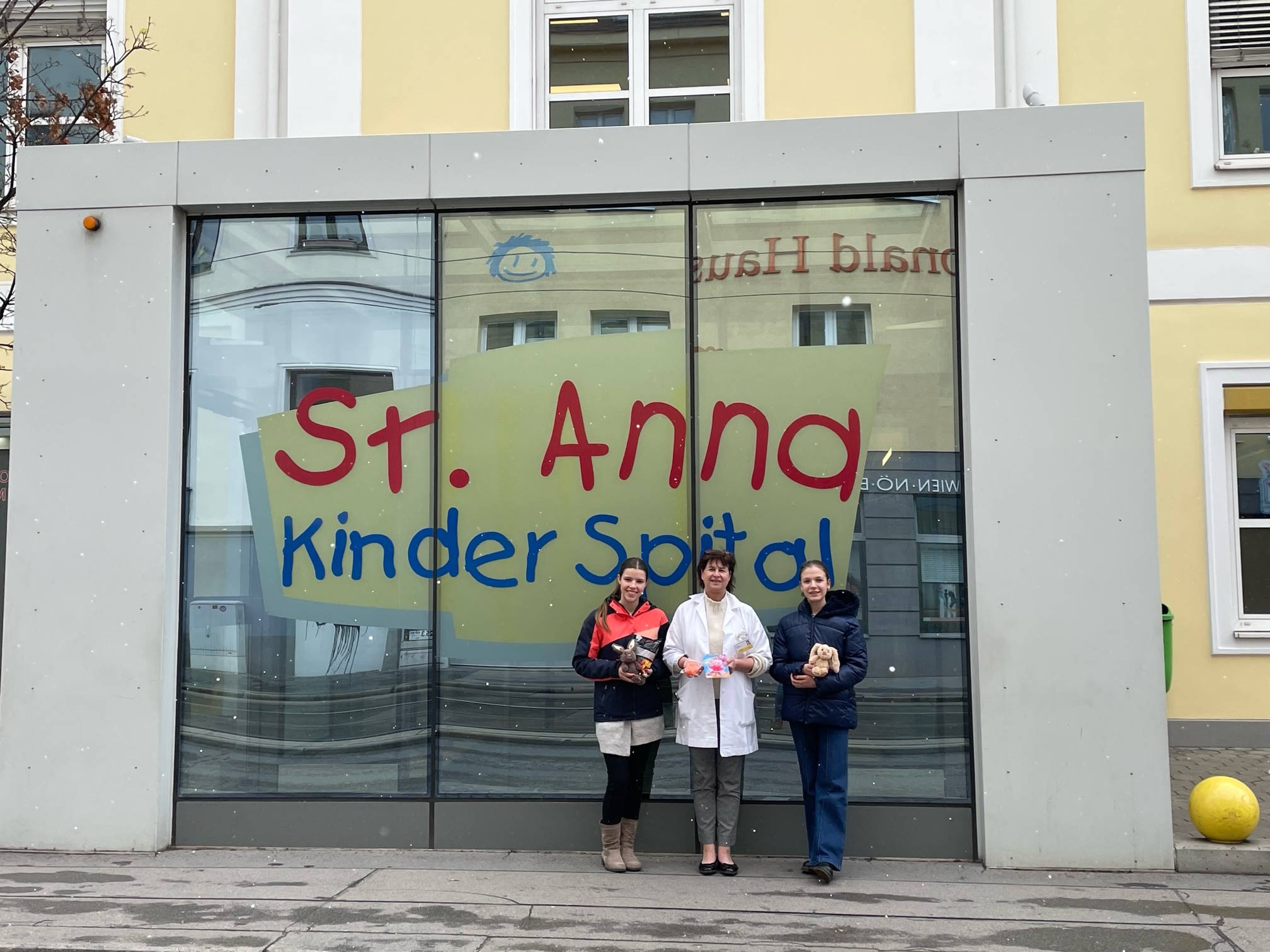 Übergabe gesammelter Spenden an das St. Anna Kinderspital Übergabe gesammelter Spenden an das St. Anna Kinderspital
